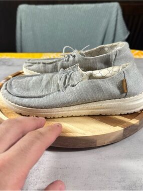 Hey Dude Wendy Linen beige Size 3 Youth Slip On Comfort Lightweight Loafer Shoes